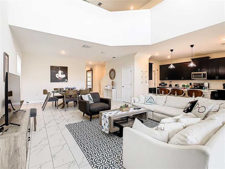 For Sale: $572,000 (5 beds, 5 baths, 3081 Square Feet)