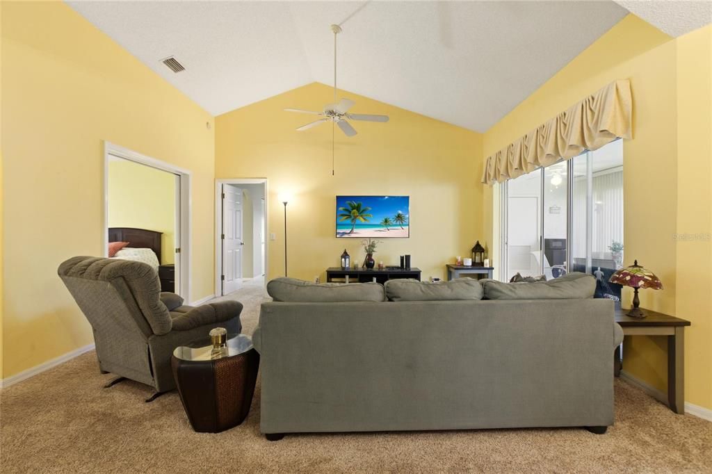 For Sale: $315,000 (3 beds, 2 baths, 1547 Square Feet)