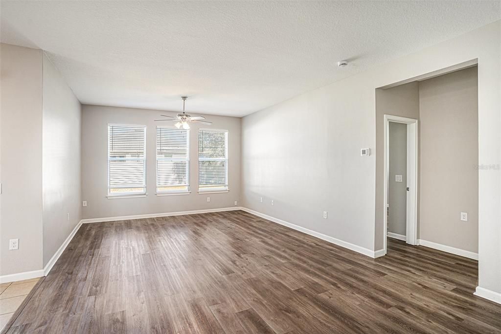 En Venta: $329,900 (3 camas, 2 baños, 1712 Pies cuadrados)