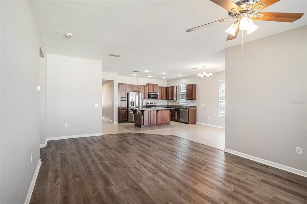 En Venta: $329,900 (3 camas, 2 baños, 1712 Pies cuadrados)