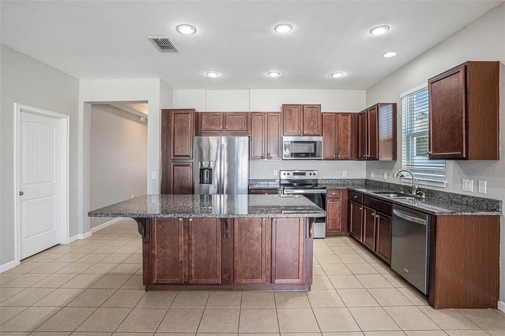 En Venta: $329,900 (3 camas, 2 baños, 1712 Pies cuadrados)