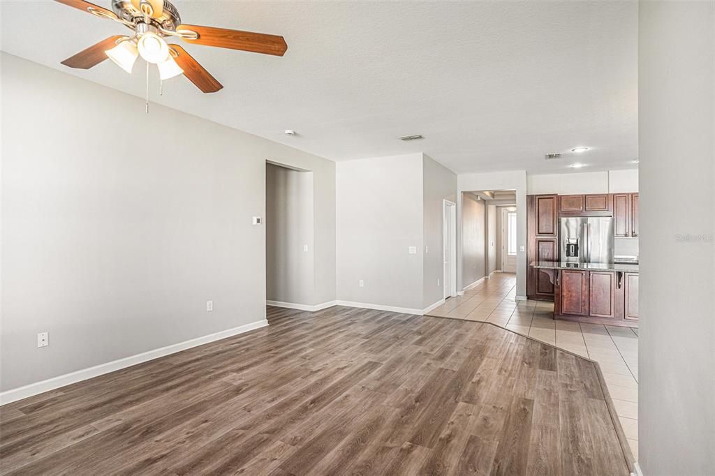 En Venta: $329,900 (3 camas, 2 baños, 1712 Pies cuadrados)