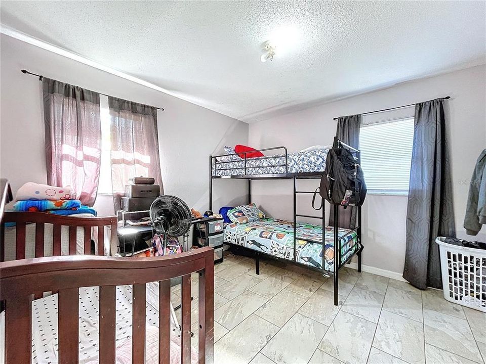 En Venta: $224,900 (4 camas, 2 baños, 1144 Pies cuadrados)