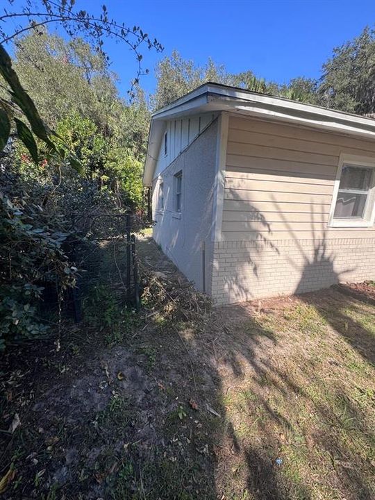 For Sale: $224,900 (4 beds, 2 baths, 1144 Square Feet)