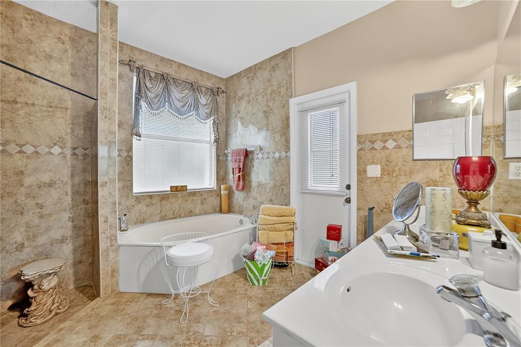 For Sale: $745,000 (4 beds, 2 baths, 2378 Square Feet)