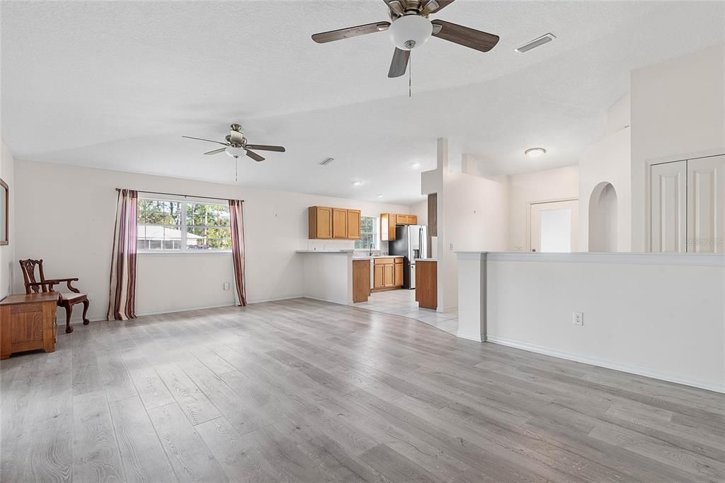 待售: $300,000 (3 贝兹, 2 浴室, 1519 平方英尺)