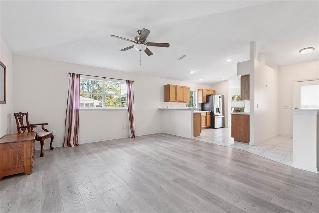 待售: $300,000 (3 贝兹, 2 浴室, 1519 平方英尺)