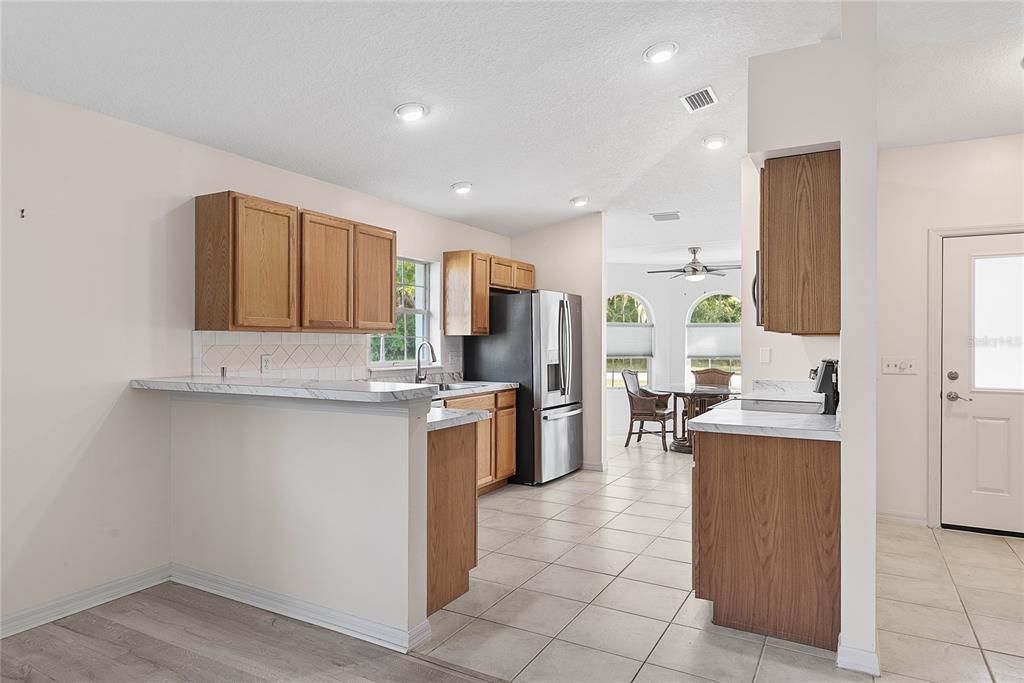 待售: $300,000 (3 贝兹, 2 浴室, 1519 平方英尺)