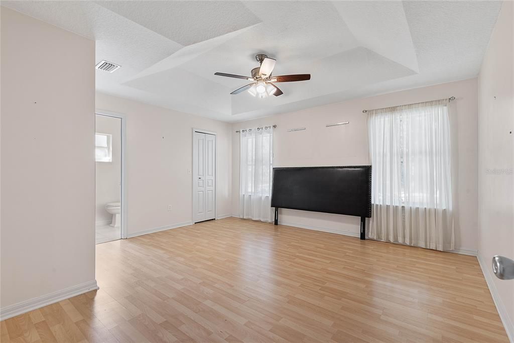 待售: $300,000 (3 贝兹, 2 浴室, 1519 平方英尺)