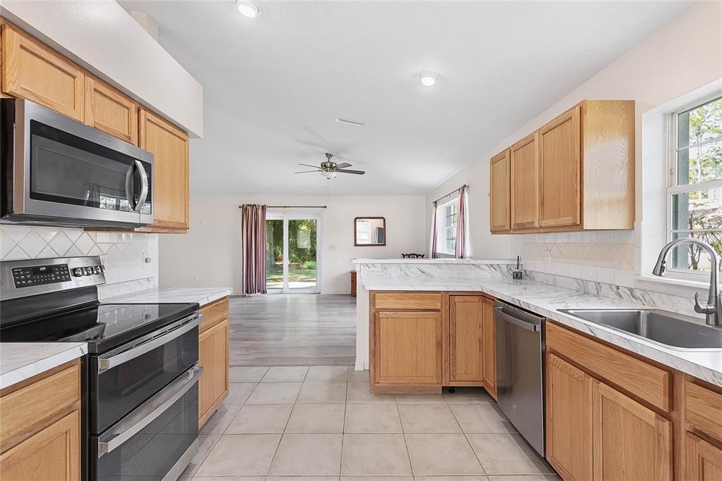 待售: $300,000 (3 贝兹, 2 浴室, 1519 平方英尺)