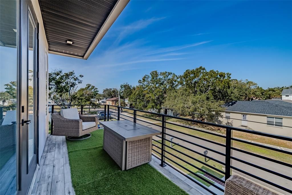 For Sale: $725,000 (4 beds, 3 baths, 2380 Square Feet)