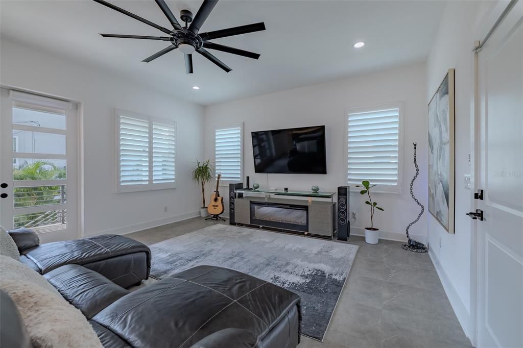 For Sale: $725,000 (4 beds, 3 baths, 2380 Square Feet)