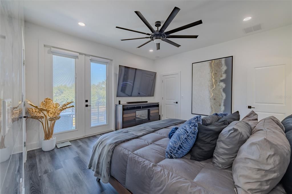 For Sale: $725,000 (4 beds, 3 baths, 2380 Square Feet)