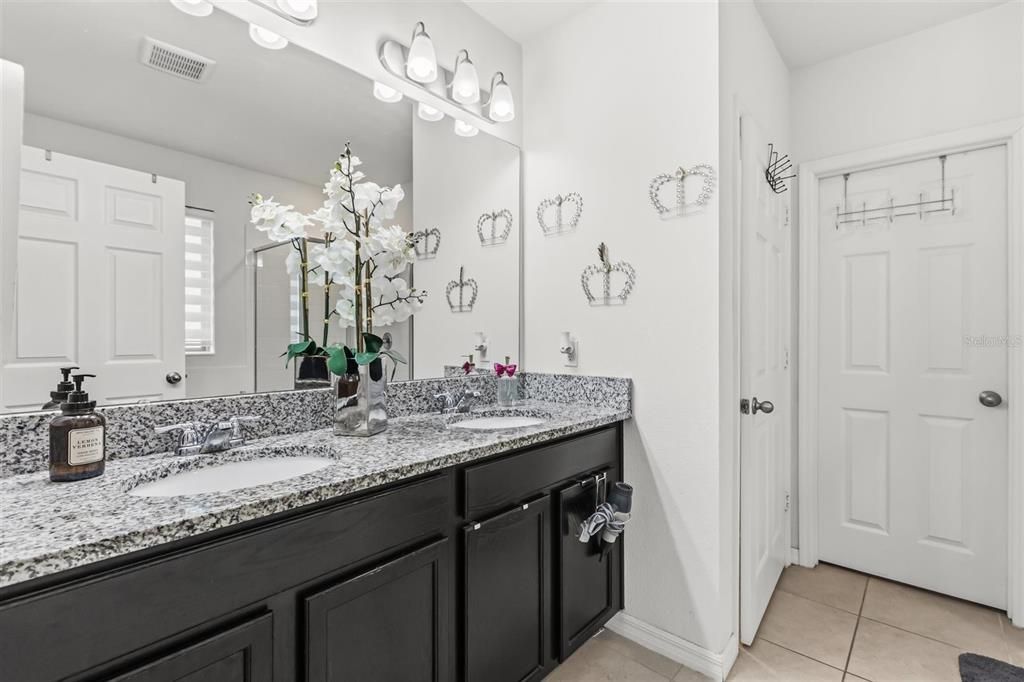 For Sale: $565,000 (4 beds, 3 baths, 2676 Square Feet)