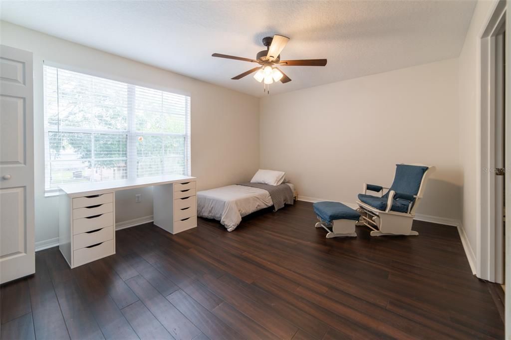 For Sale: $299,000 (2 beds, 2 baths, 1296 Square Feet)