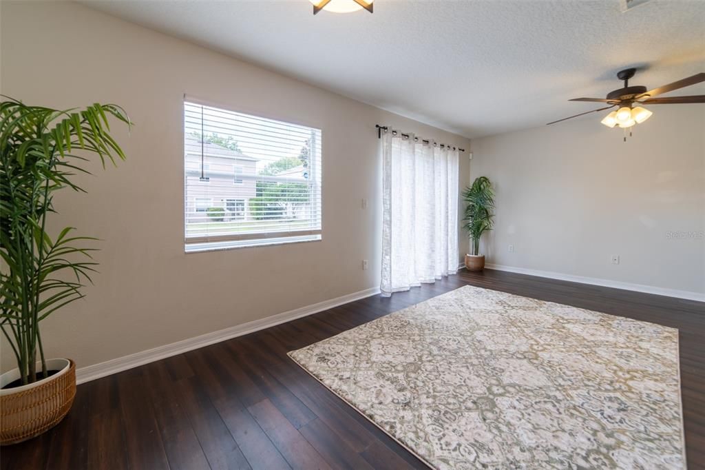 For Sale: $299,000 (2 beds, 2 baths, 1296 Square Feet)