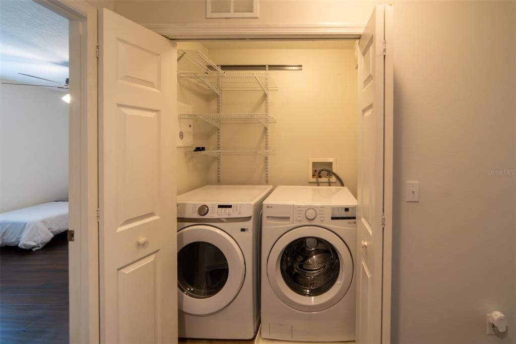 For Sale: $299,000 (2 beds, 2 baths, 1296 Square Feet)