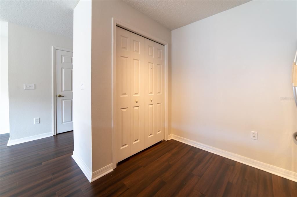 For Sale: $299,000 (2 beds, 2 baths, 1296 Square Feet)