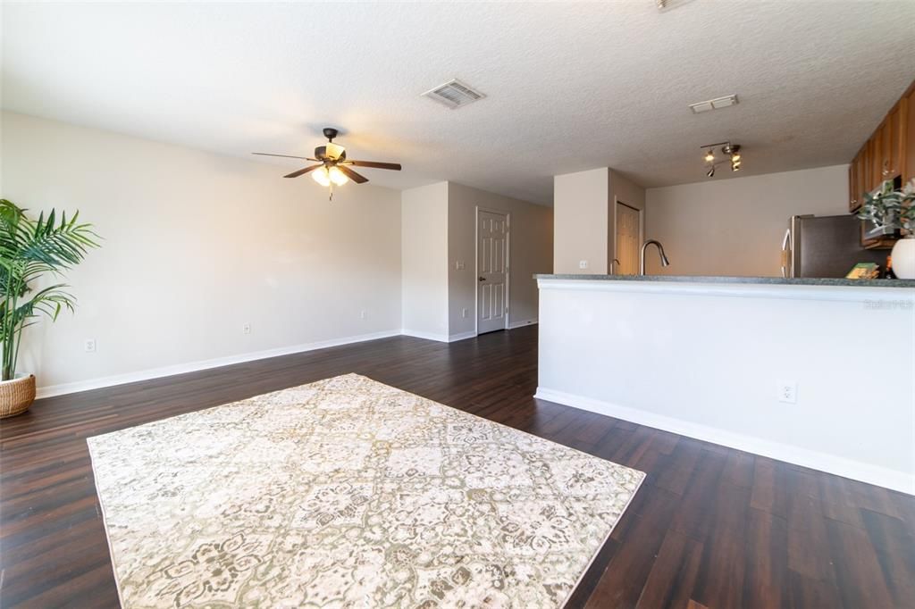 For Sale: $299,000 (2 beds, 2 baths, 1296 Square Feet)