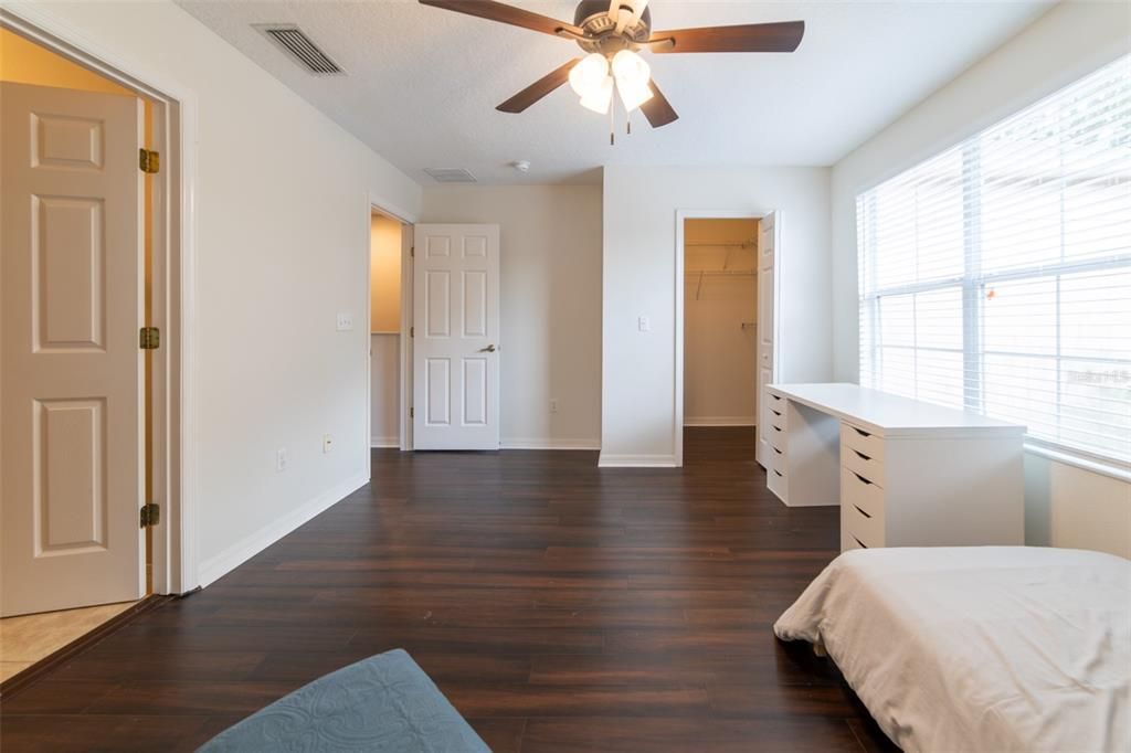 For Sale: $299,000 (2 beds, 2 baths, 1296 Square Feet)