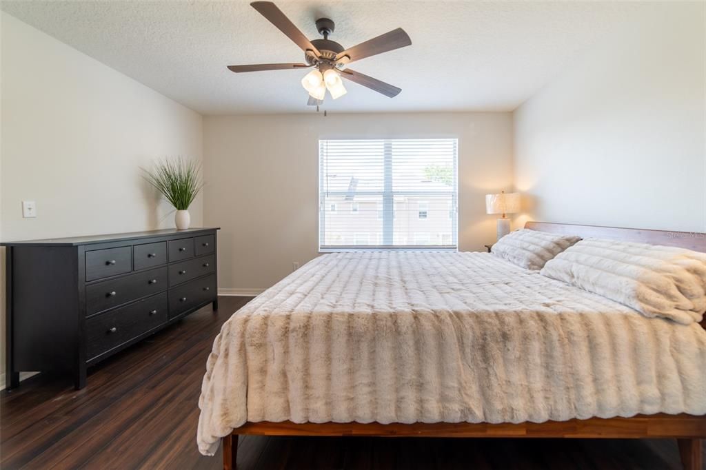 For Sale: $299,000 (2 beds, 2 baths, 1296 Square Feet)