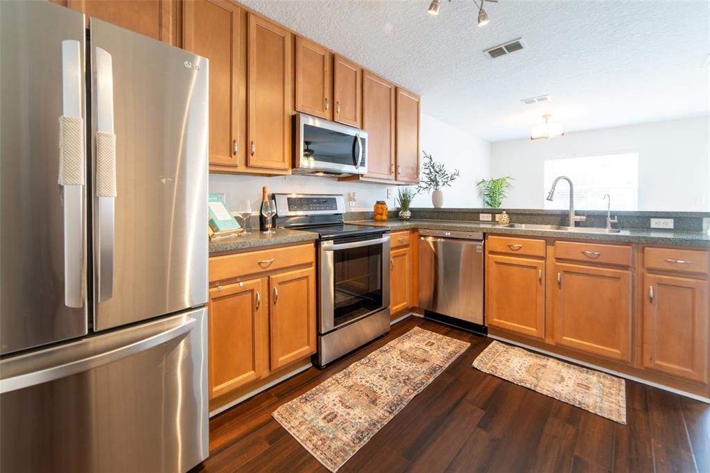 For Sale: $299,000 (2 beds, 2 baths, 1296 Square Feet)