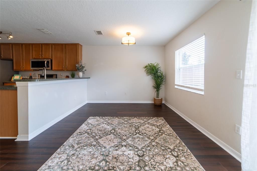 For Sale: $299,000 (2 beds, 2 baths, 1296 Square Feet)