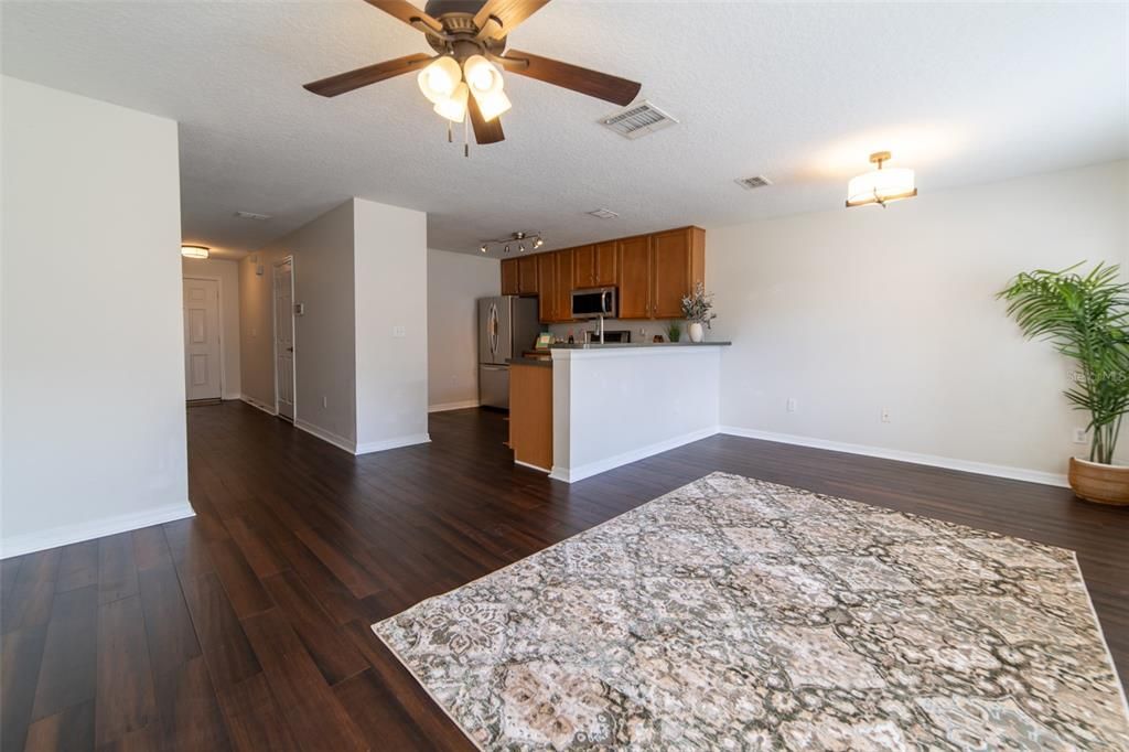 For Sale: $299,000 (2 beds, 2 baths, 1296 Square Feet)
