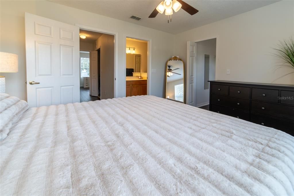 For Sale: $299,000 (2 beds, 2 baths, 1296 Square Feet)