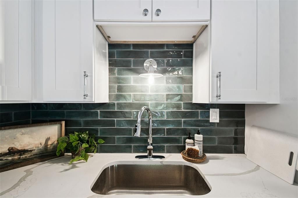 For Rent: $2,500 (2 beds, 1 baths, 912 Square Feet)