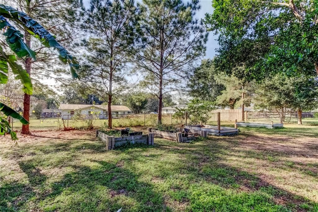 На продажу: $230,000 (2 спален, 1 ванн, 858 Квадратных фут)