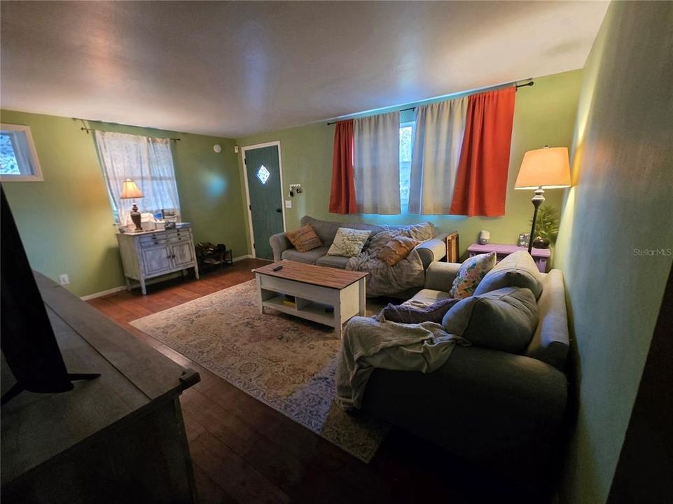 待售: $250,000 (2 贝兹, 1 浴室, 858 平方英尺)