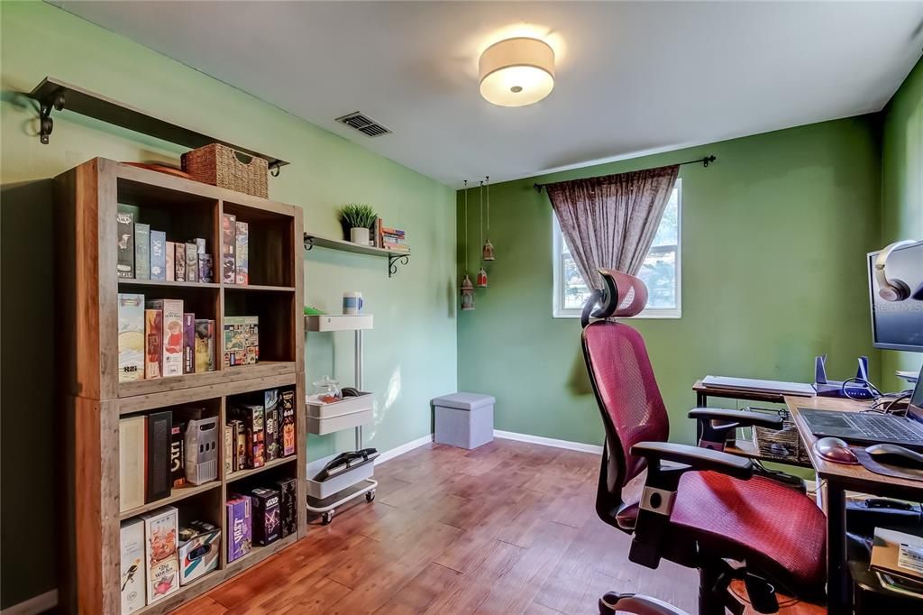 На продажу: $230,000 (2 спален, 1 ванн, 858 Квадратных фут)