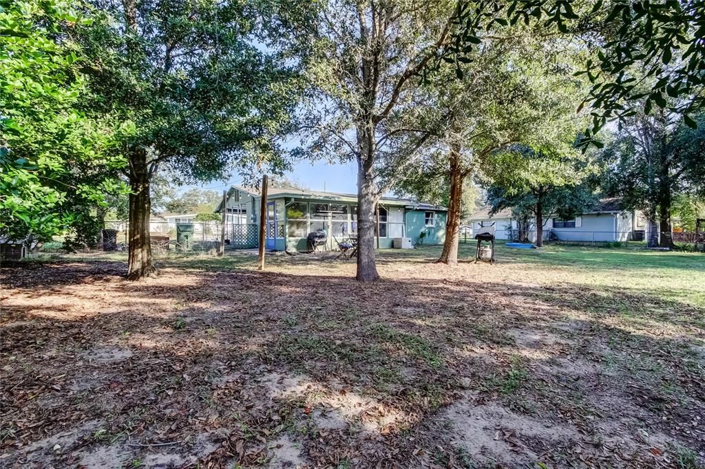 На продажу: $230,000 (2 спален, 1 ванн, 858 Квадратных фут)