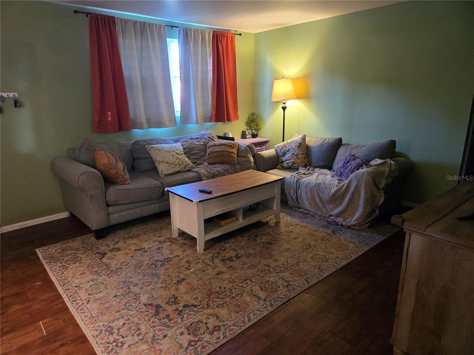 待售: $250,000 (2 贝兹, 1 浴室, 858 平方英尺)