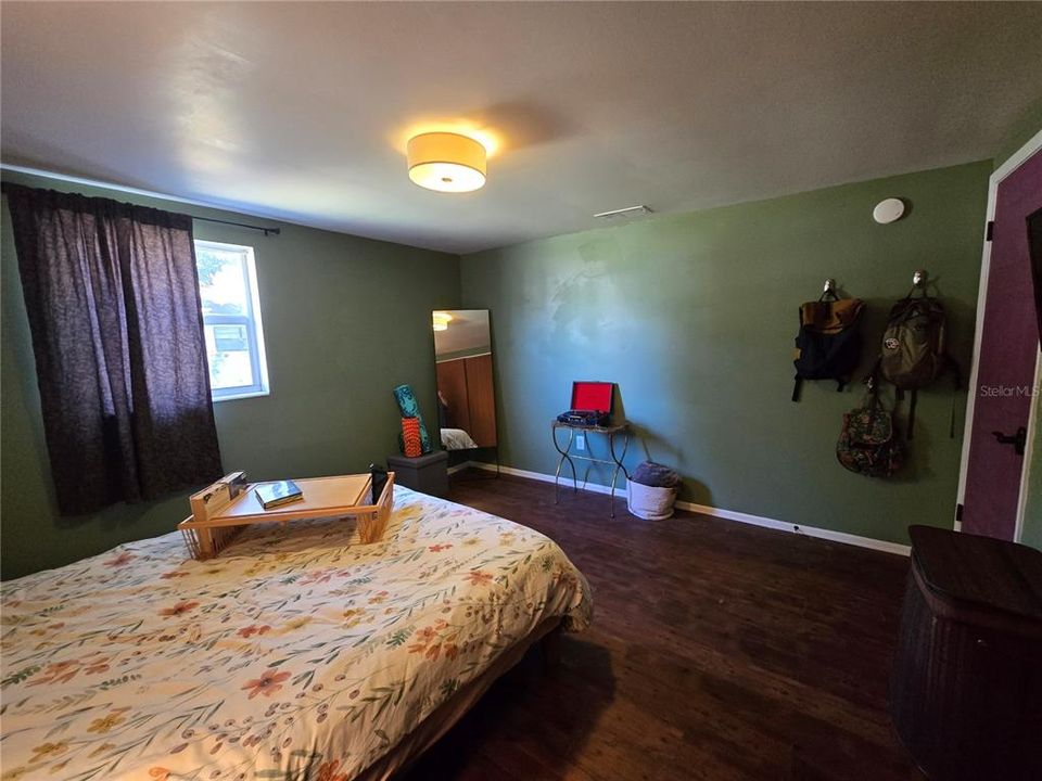 待售: $250,000 (2 贝兹, 1 浴室, 858 平方英尺)