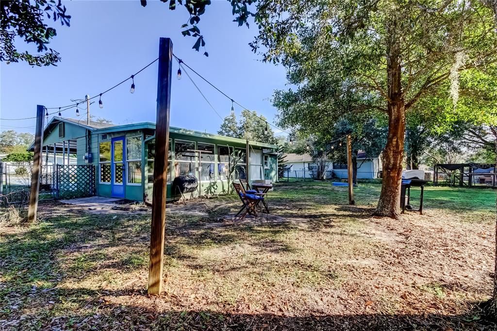 На продажу: $230,000 (2 спален, 1 ванн, 858 Квадратных фут)