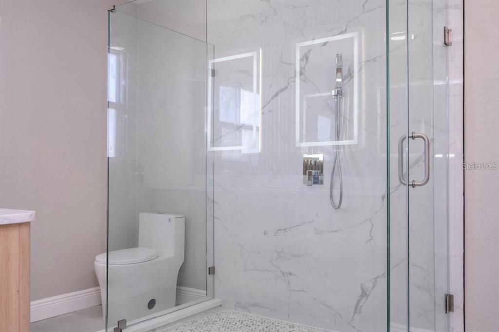 En Venta: $879,000 (3 camas, 3 baños, 1812 Pies cuadrados)