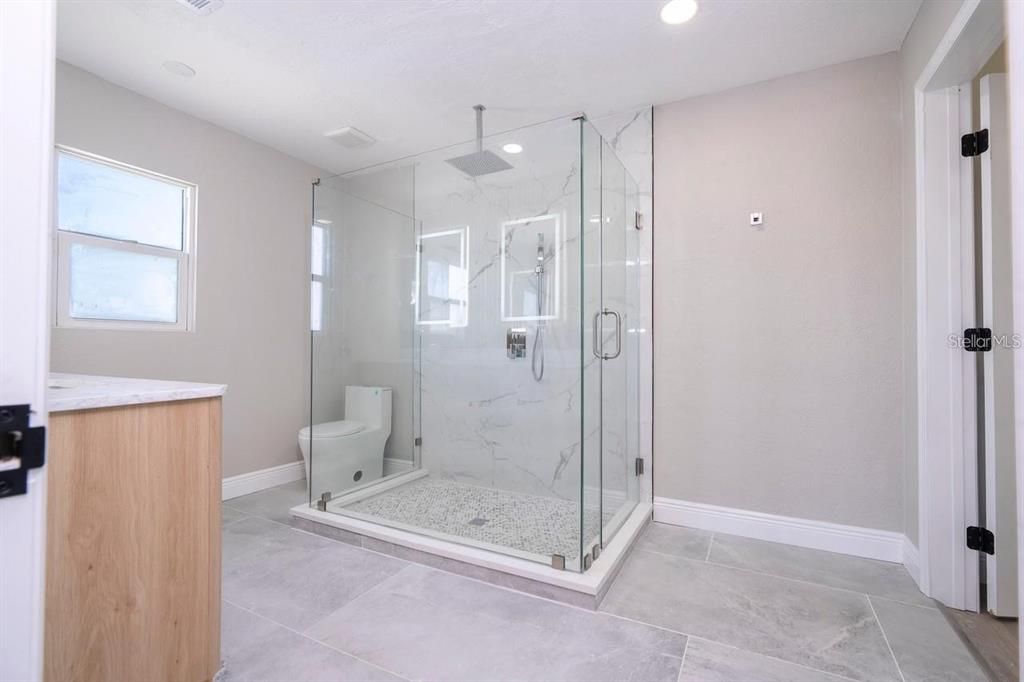 En Venta: $879,000 (3 camas, 3 baños, 1812 Pies cuadrados)