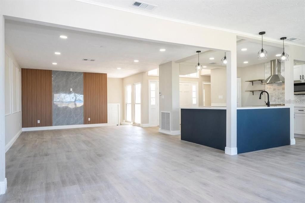 En Venta: $879,000 (3 camas, 3 baños, 1812 Pies cuadrados)