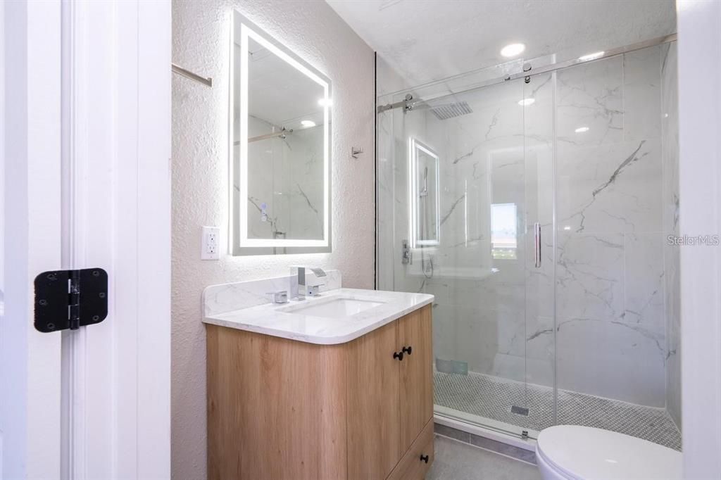 En Venta: $879,000 (3 camas, 3 baños, 1812 Pies cuadrados)