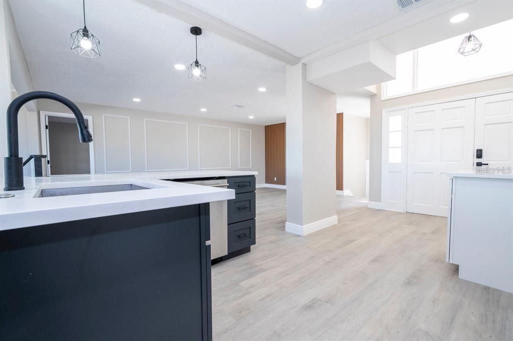 En Venta: $879,000 (3 camas, 3 baños, 1812 Pies cuadrados)