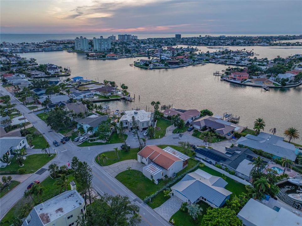 En Venta: $879,000 (3 camas, 3 baños, 1812 Pies cuadrados)