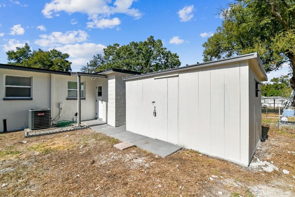 For Sale: $309,900 (3 beds, 2 baths, 938 Square Feet)