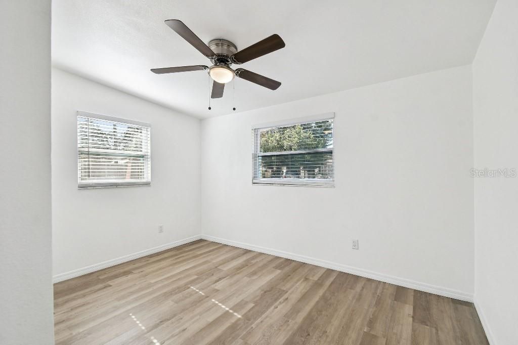 For Sale: $309,900 (3 beds, 2 baths, 938 Square Feet)