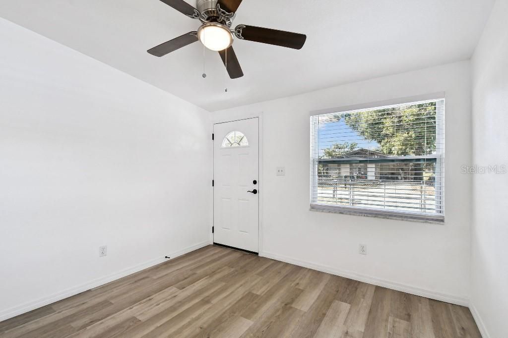 For Sale: $309,900 (3 beds, 2 baths, 938 Square Feet)