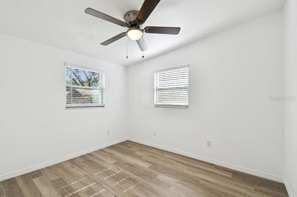 For Sale: $309,900 (3 beds, 2 baths, 938 Square Feet)