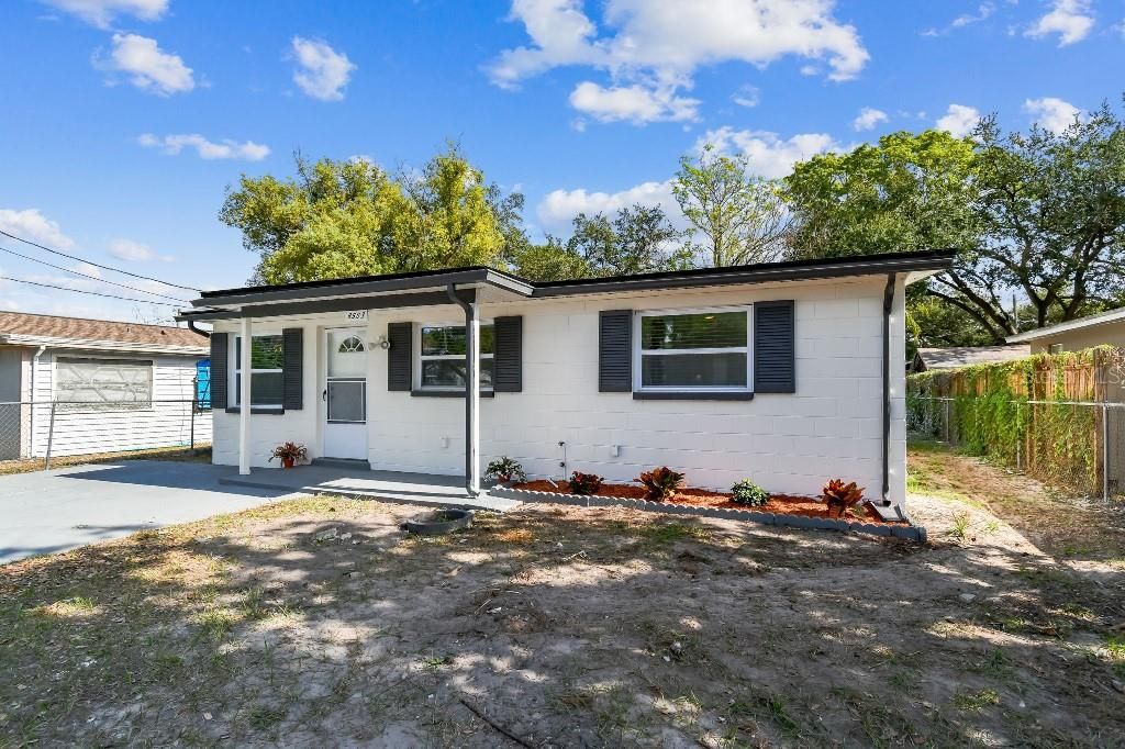For Sale: $309,900 (3 beds, 2 baths, 938 Square Feet)