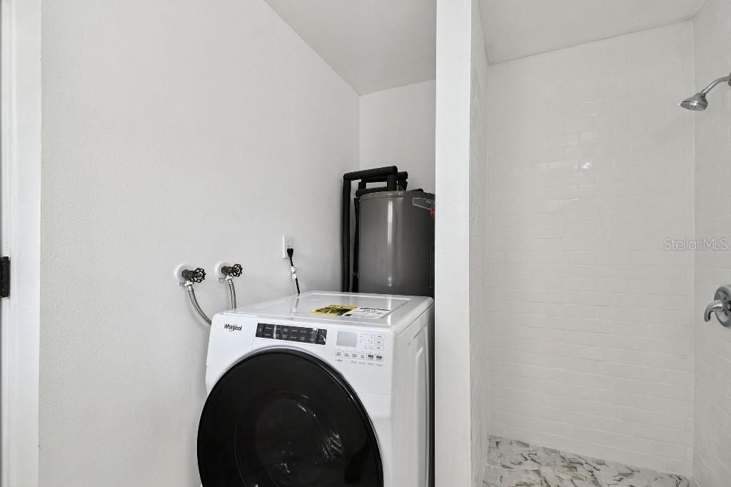 For Sale: $309,900 (3 beds, 2 baths, 938 Square Feet)