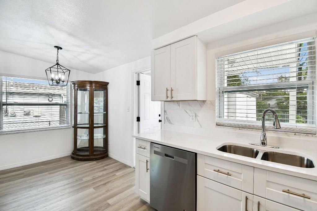 For Sale: $309,900 (3 beds, 2 baths, 938 Square Feet)